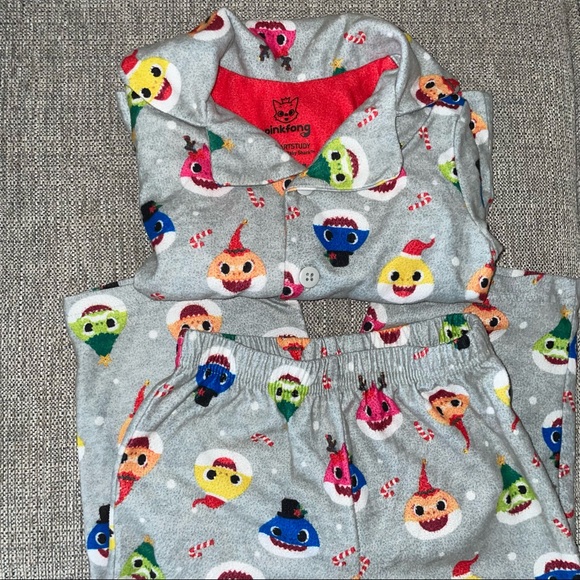 Pink Fong Baby Shark Christmas pjs - Picture 3 of 3
